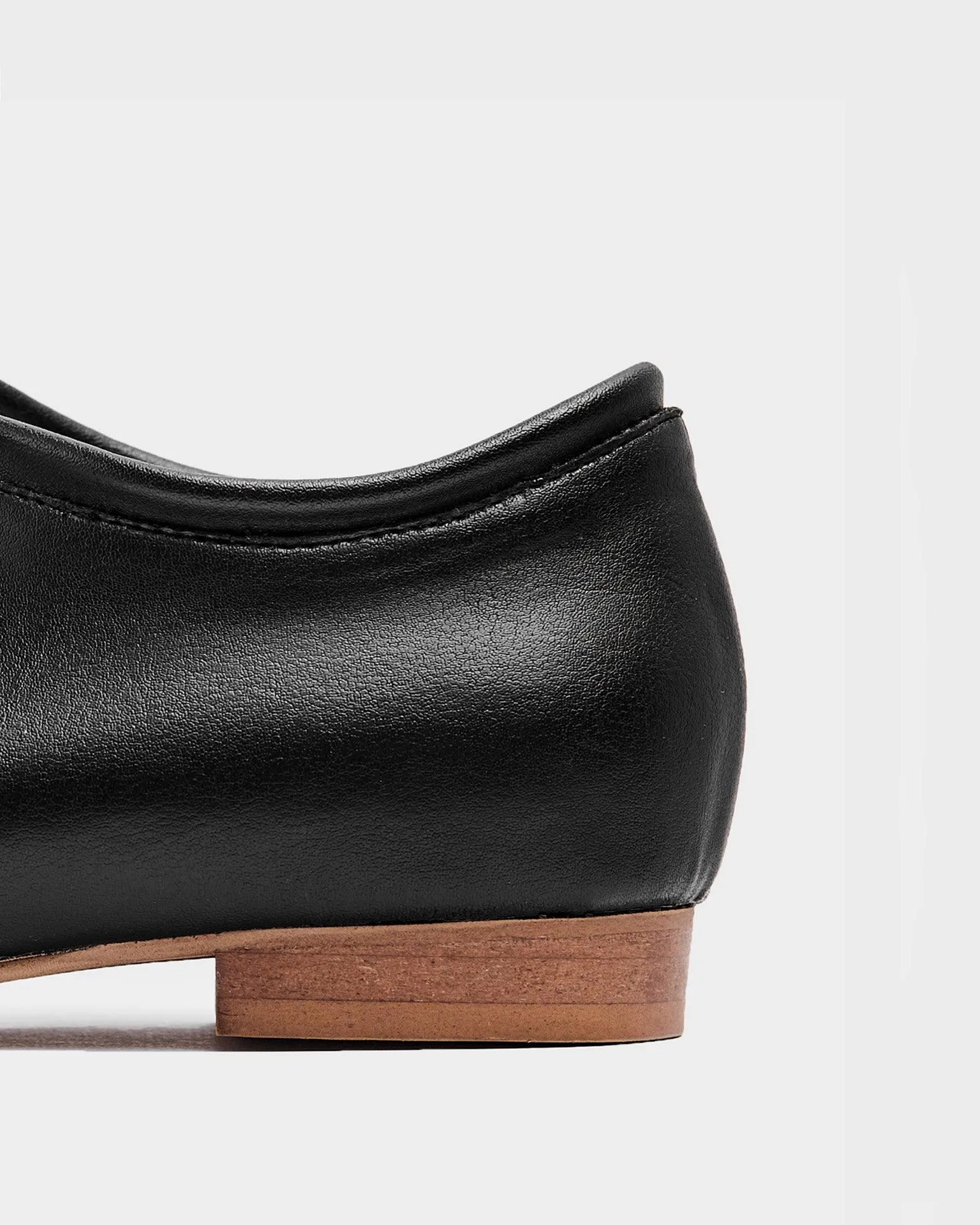 Akira Pumps Black Nopal ballerinas made of cactus leather - sample sale